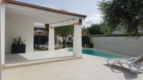 VILLA ILARIA con piscina privata a 350 mt spiaggia di sabbia